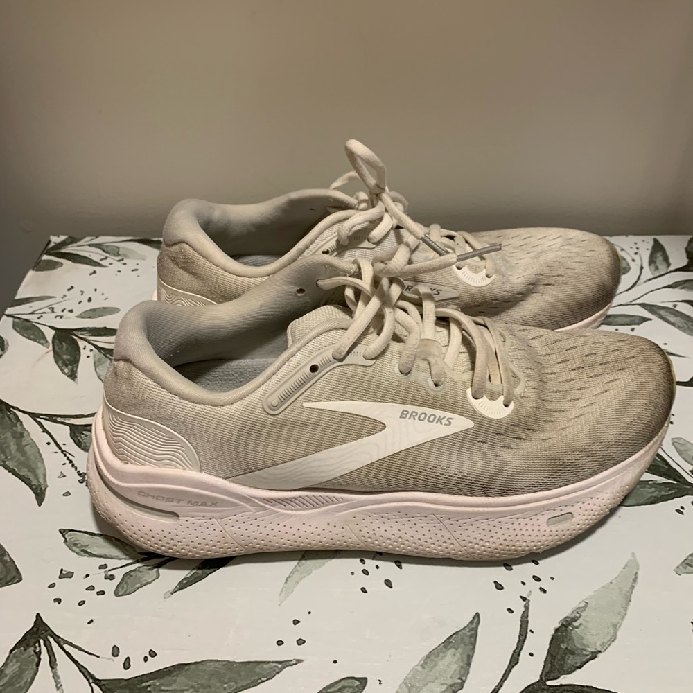 Brooks Running Shoes Ghost Max - image 3
